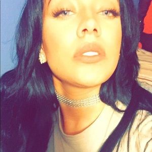 Meet your Posher, Charmona